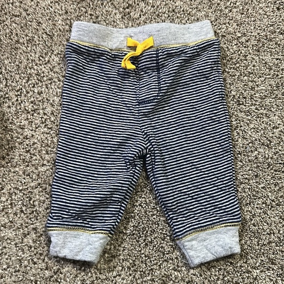 Gray and Blue Baby Outfit with Car Print - Picture 5 of 7